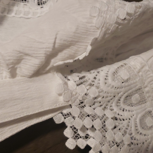 1 2x left💗New boutique white slicing pom pom top - Picture 13 of 16